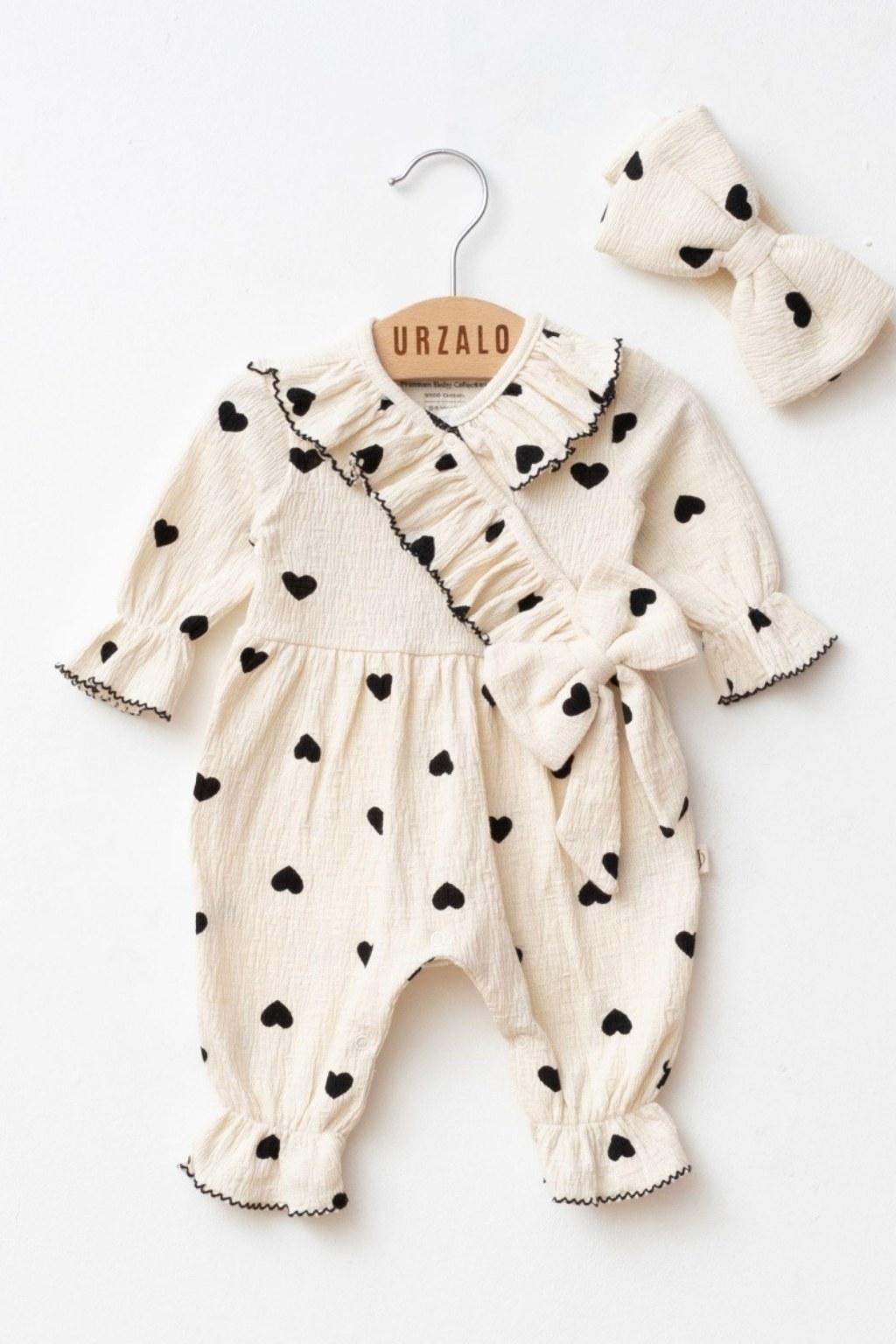 Kalp Desenli Fırfır Yaka Kız Bebek Tulum & Saç Bandı Seti (0-9 Ay)