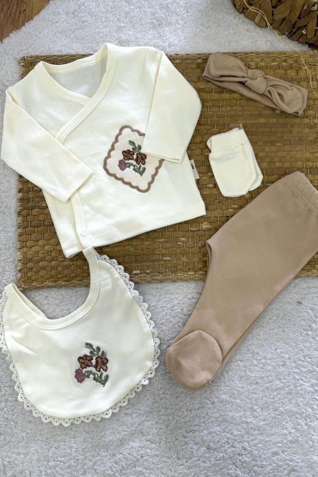 Kız Bebek 5’li Hastane Çıkışı Seti – Kanaviçe Nakışlı Çiçek Detaylı